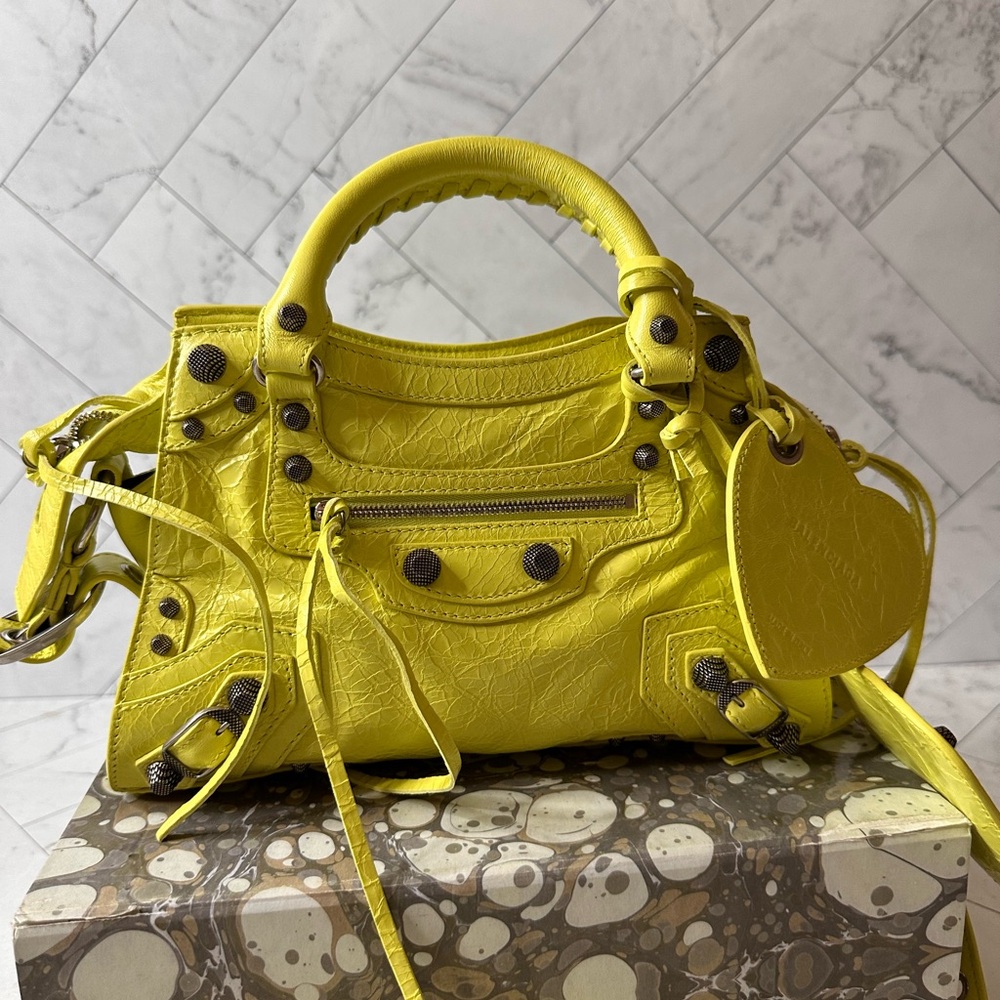 BALENCIAGA Lime Neo Cagole XS top handle bag!!